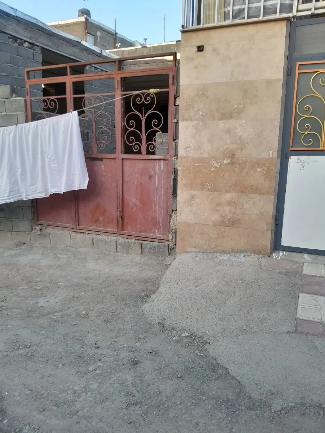 خانه نیمه کاره نایسر خیابان دکل