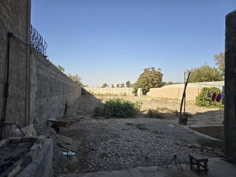 خانه باغ و چهاردیواری با دو خانه مجزا