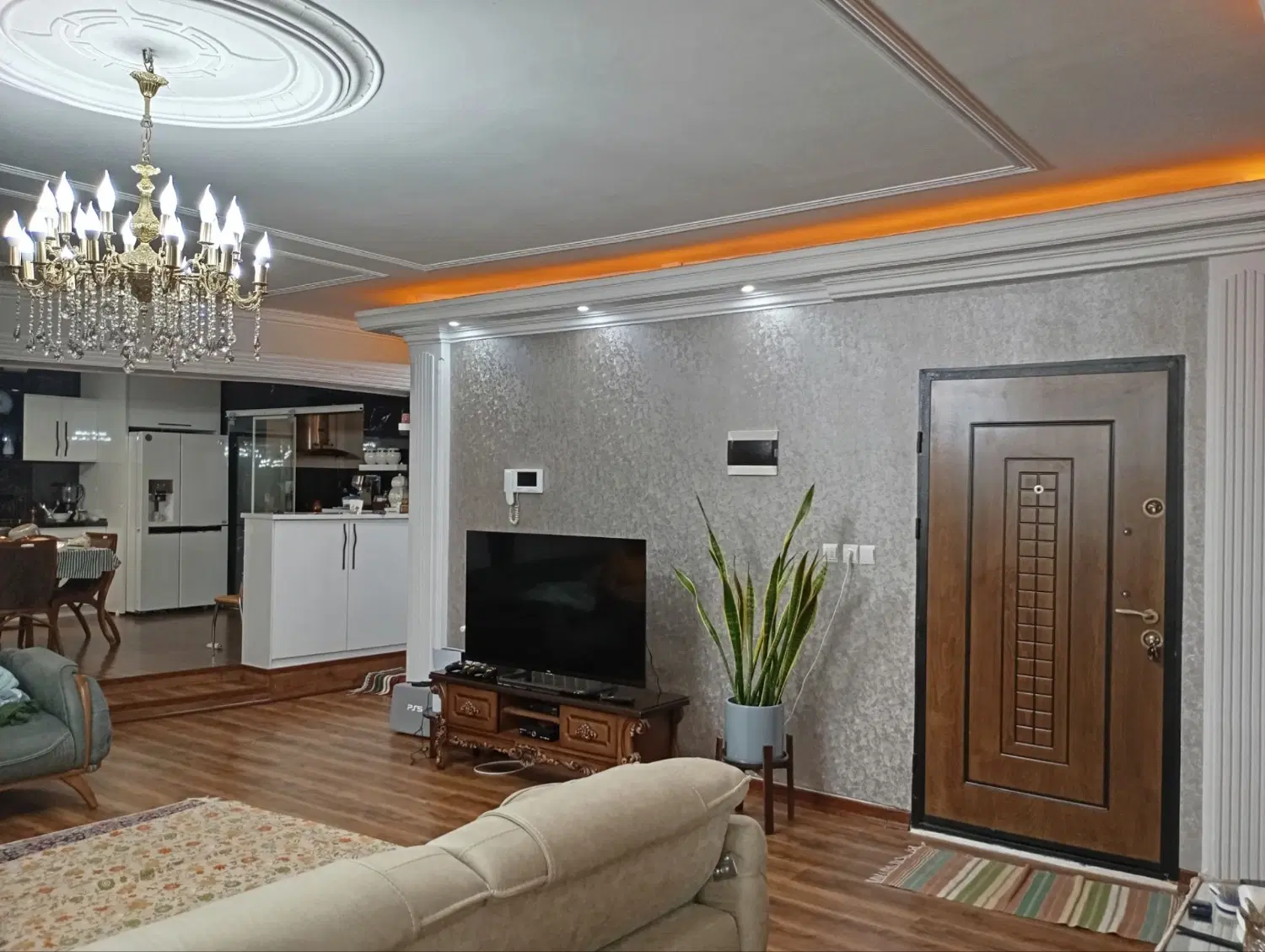 اپارتمان اجاره ای150متری در بلوار جمهوری31 اوینی