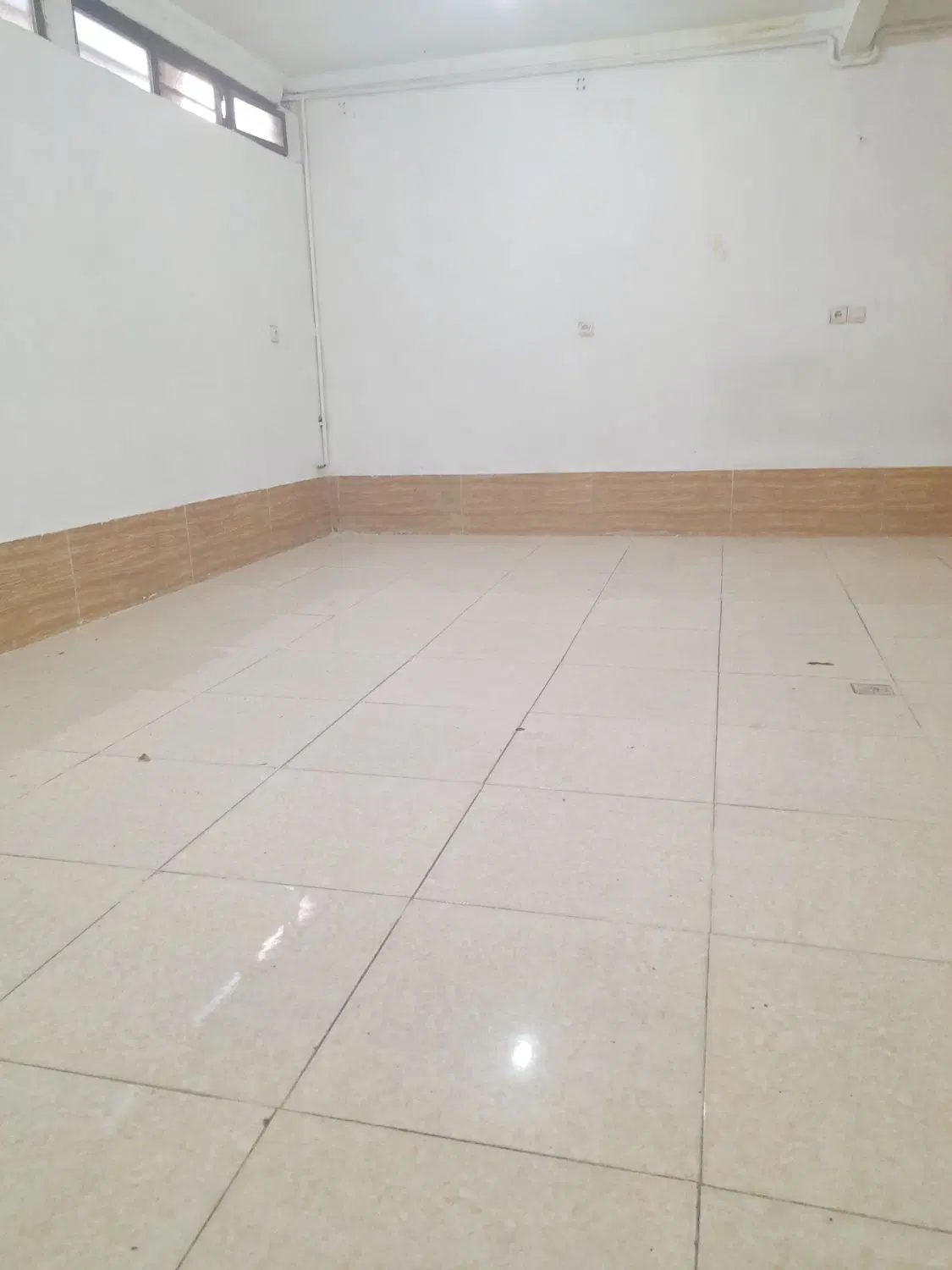 زیرزمین مناسب تولیدی و انباری