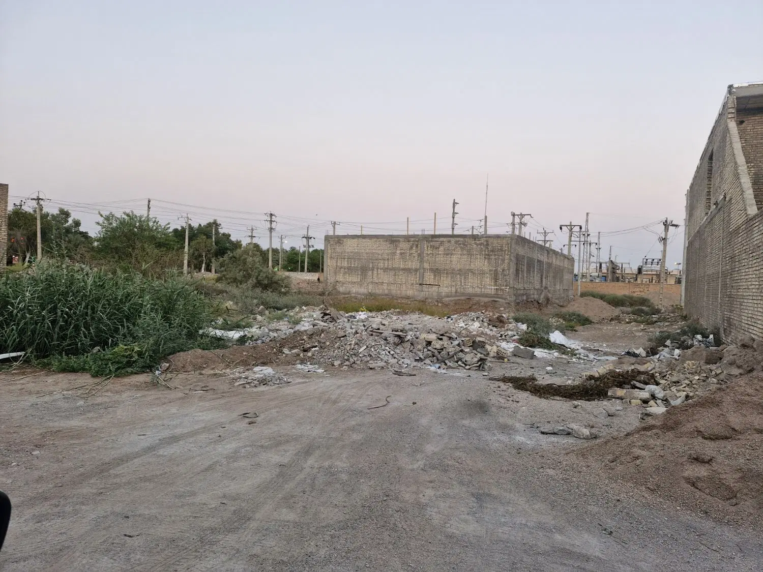 زمین مسکونی 300 متری جهاد فلکه سنبله