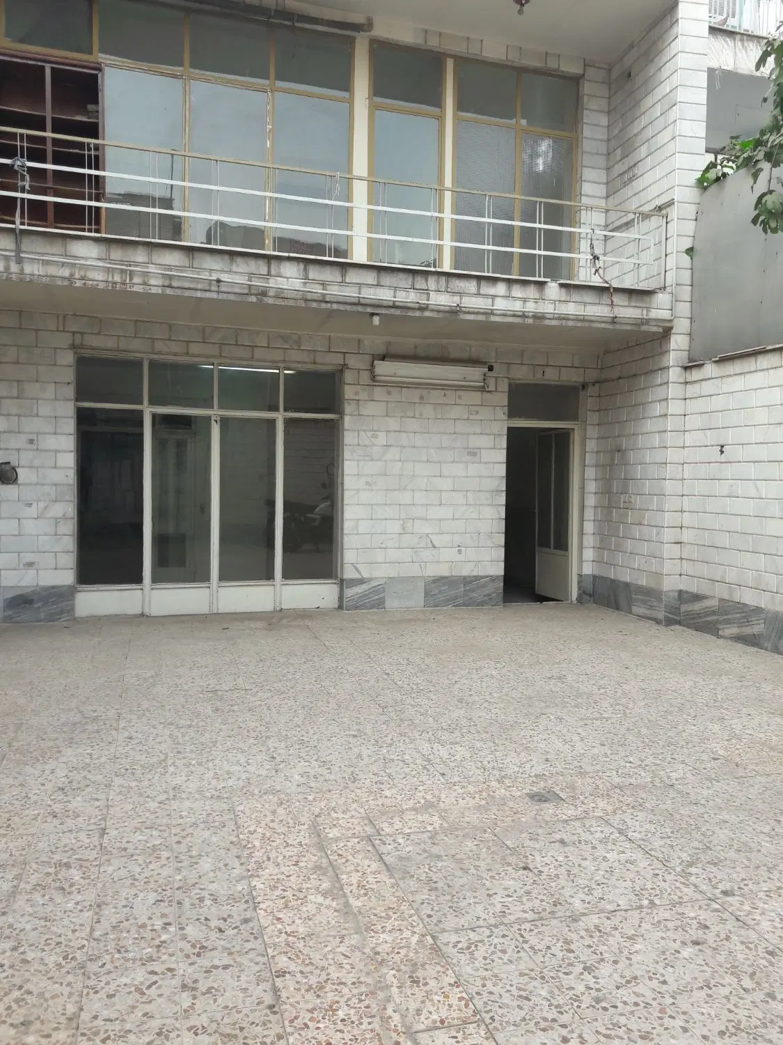 خانه حیاط ویلایی در ۲طبقه مستقل