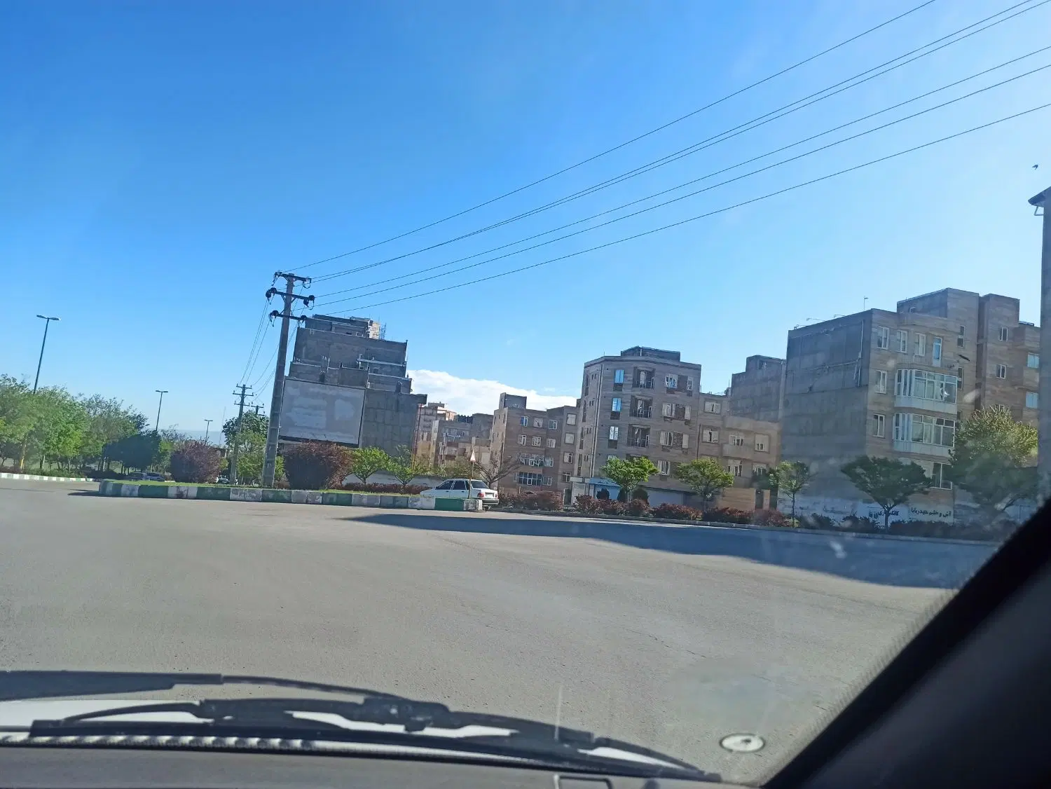 زمین تجاری نبش میدان