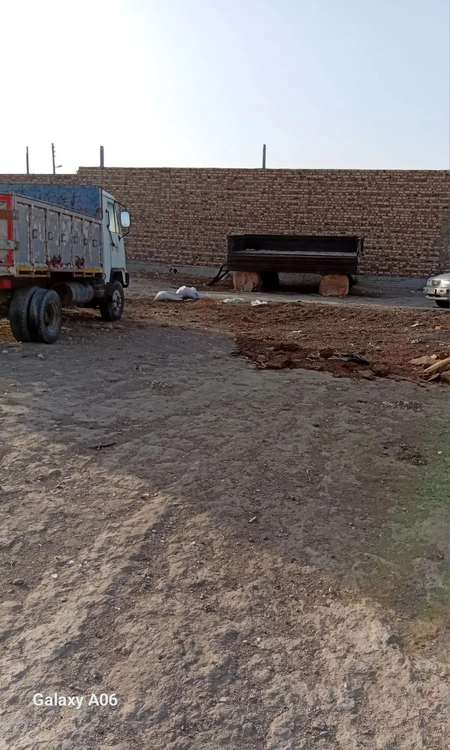 ۲۰۰مترزمین