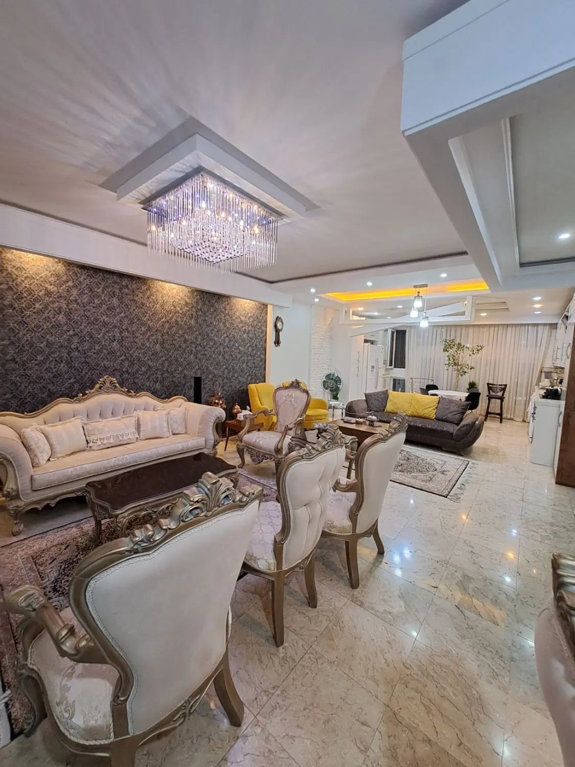 آپارتمان ۲ خواب _ آسانسور _ انباری _ بالکن