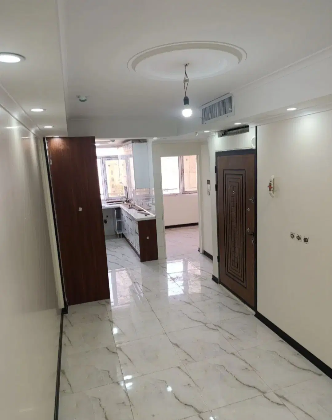 ۳۹ متر-نوساز-تک واحد-خیابان کیانی