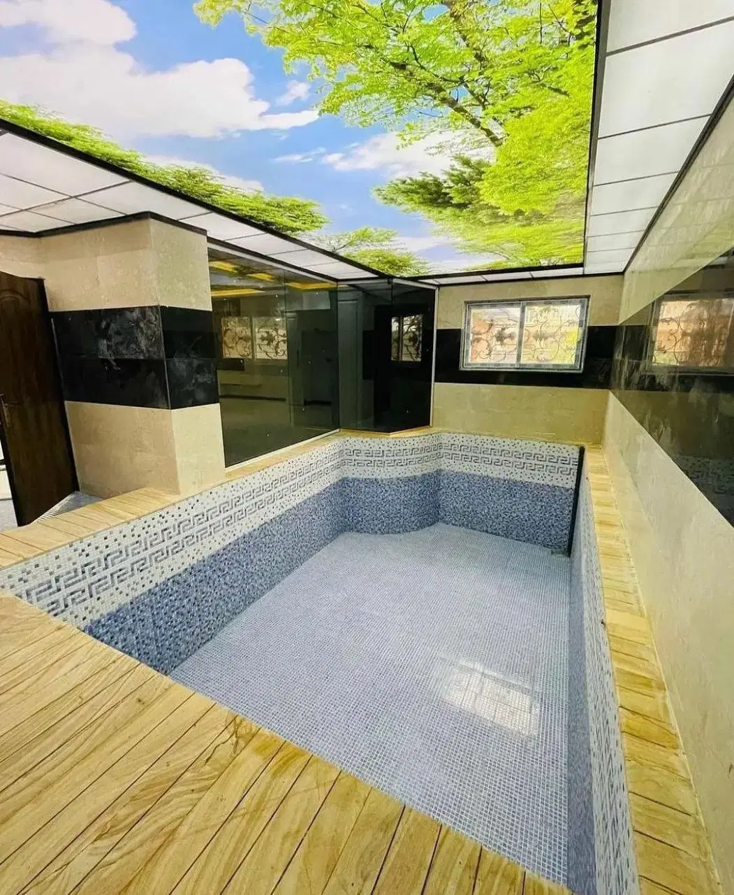 کاخ ویلا نمارومی بااستخرجکوزی500متری پنج خواب