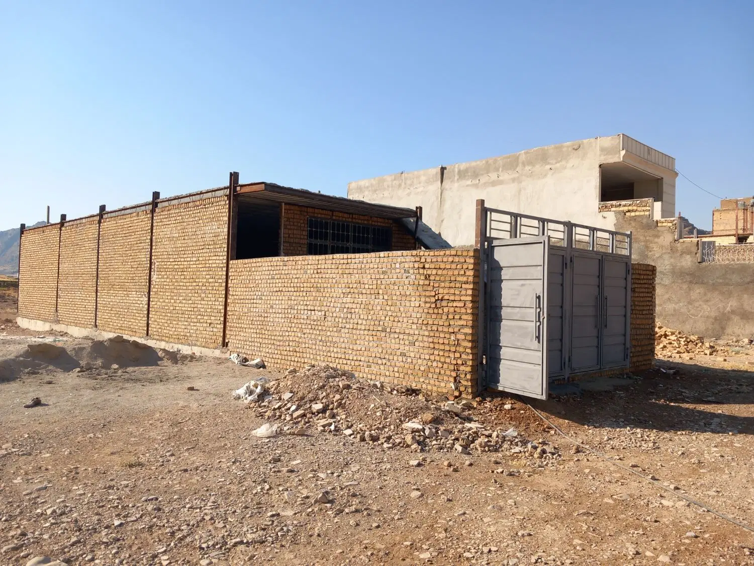 ساختمان ویلایی نیمه کاره