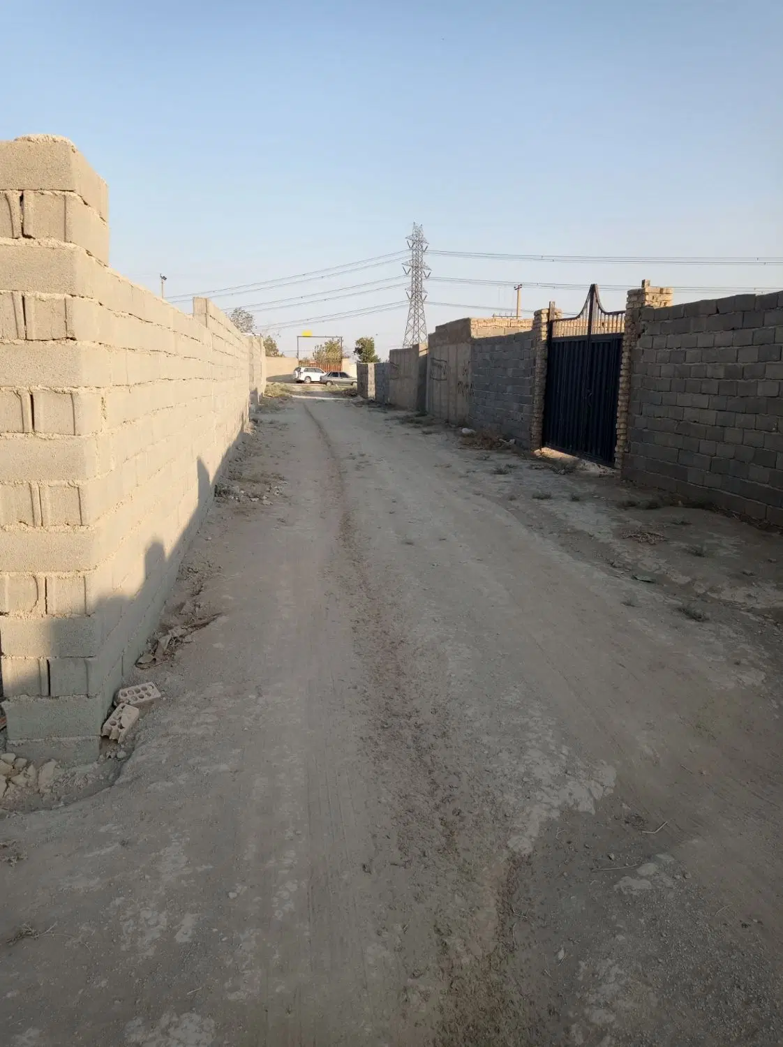 زمین چهار دیواری