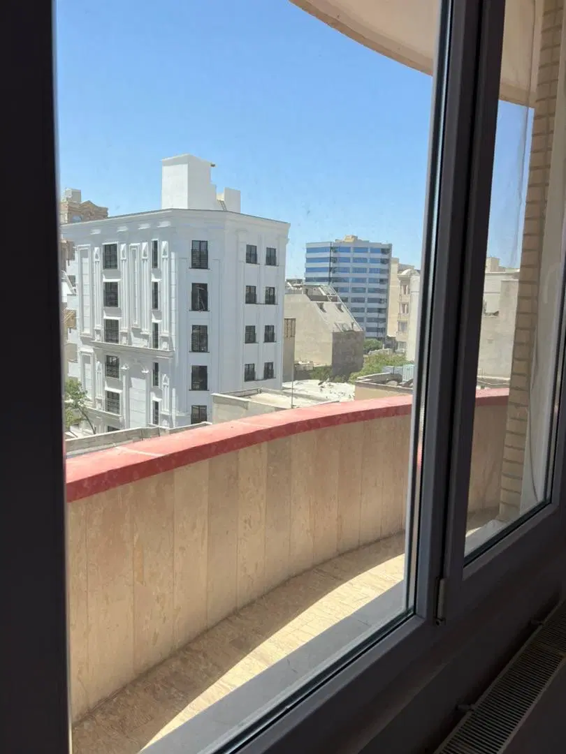 واحد اکازیون ۱۴۰متری ۳خواب درپروین اعتصامی ولیعصر