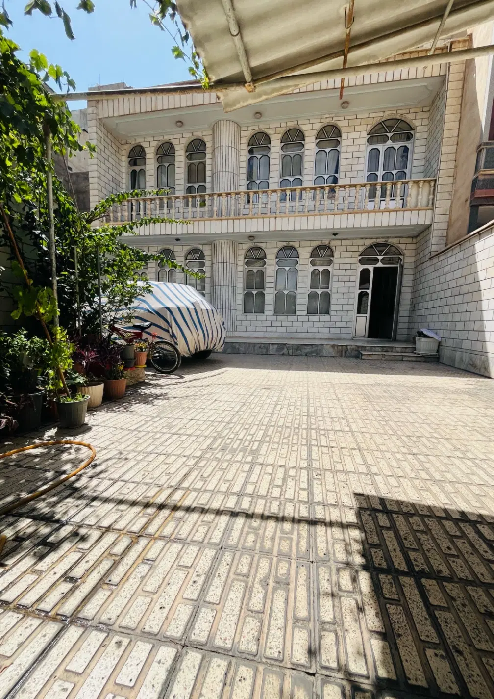 خانی ویلایی لوکس در بلوار باهنر مرکز شهر