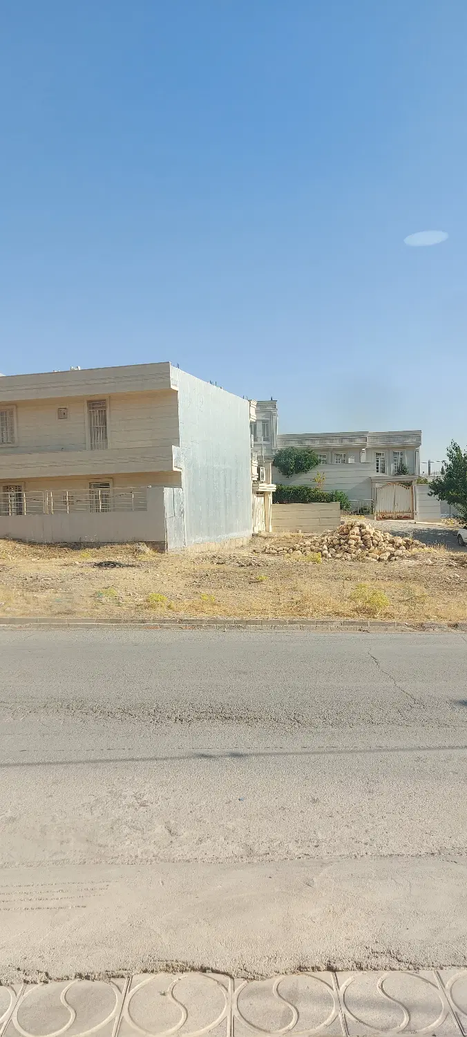 ملک قدیمی و زمین مسکونی