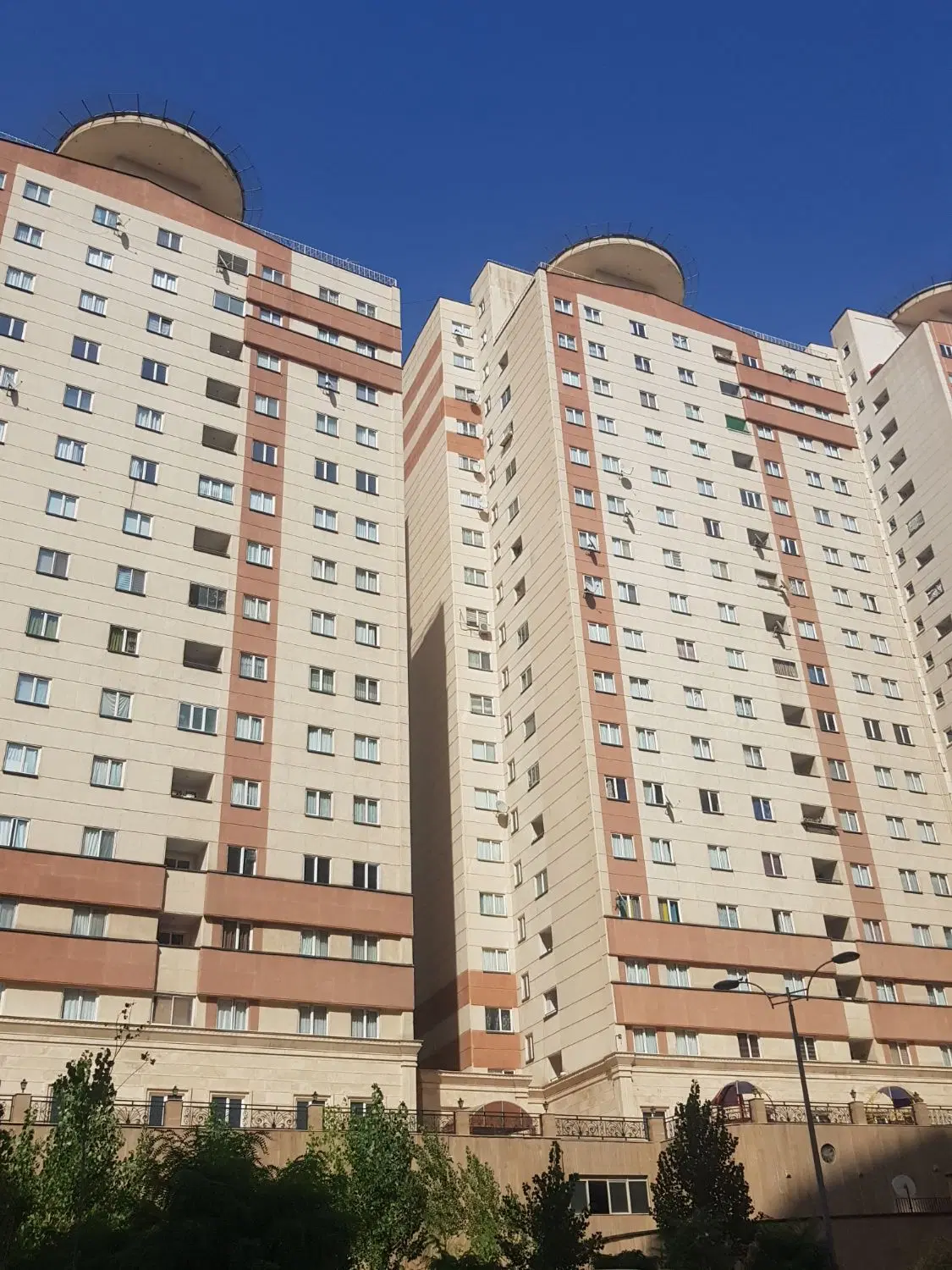 برج آسمان ۱۰۸ متری میدان دریاچه چیتگر شهرک گلستان
