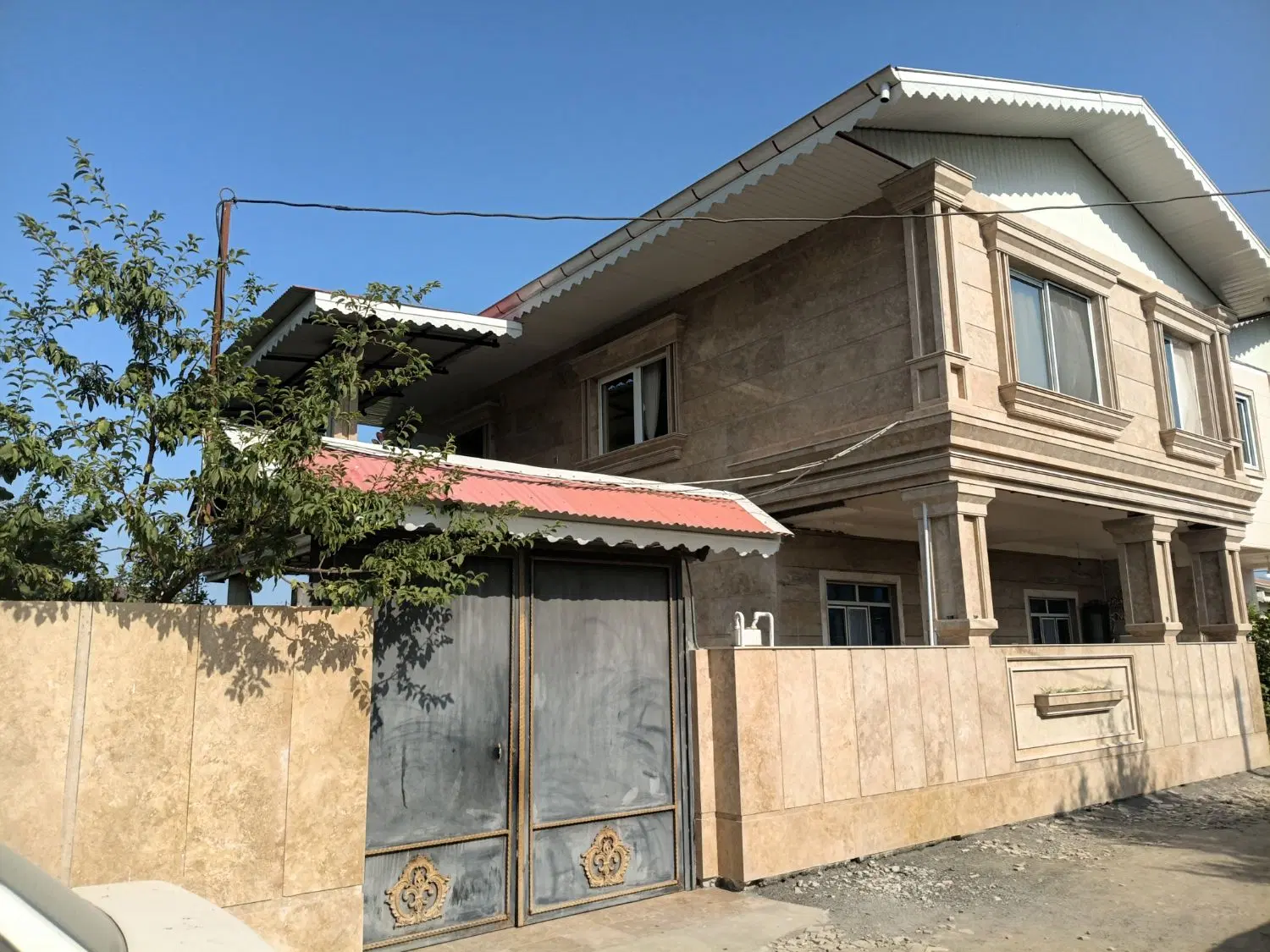 ویلا دوطبقه حیاط دار ورودی تالش