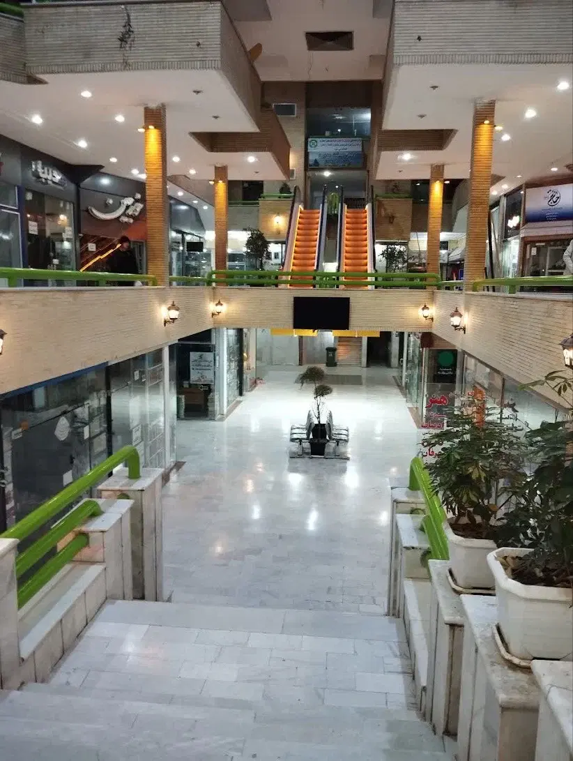 سرمایه‌گذاری، مغازه تجاری ۱۹ متری در چهارباغ