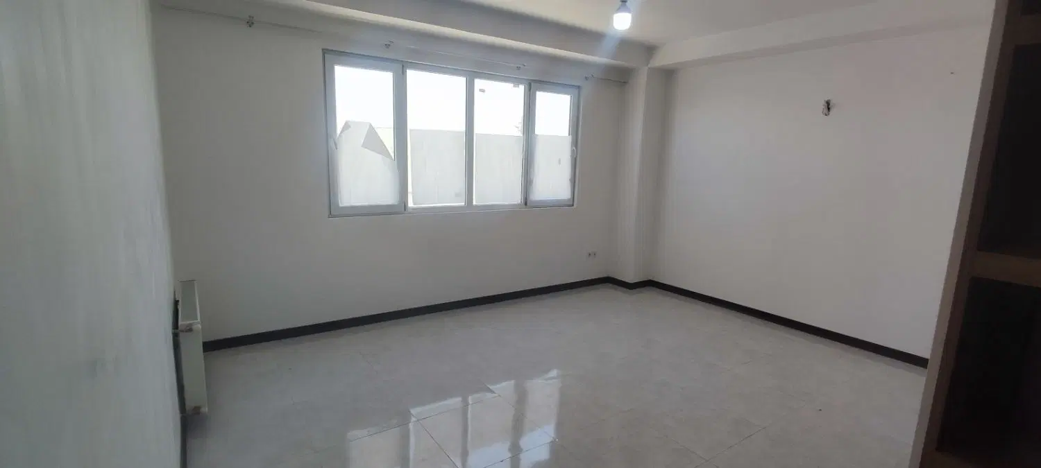 همکف سندار ، قیمت مناسب ، رو به تخلیه
