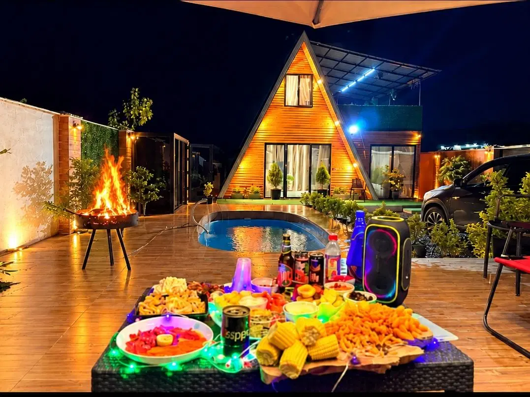 کلبه سوئدی استخردار