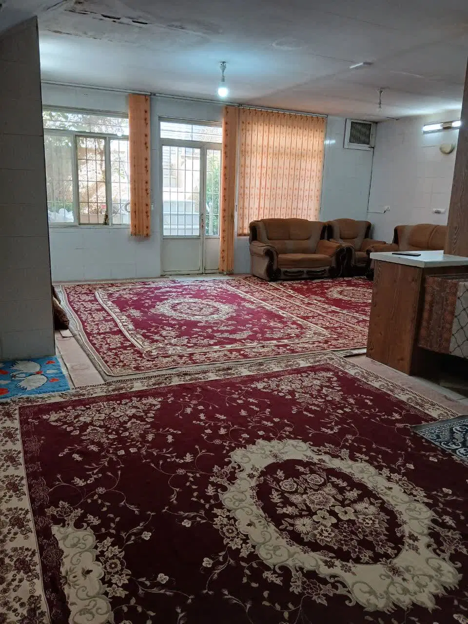 زیرزمین مسکونی راه مشترک ۹۰متر دو خواب بلوار خادمی