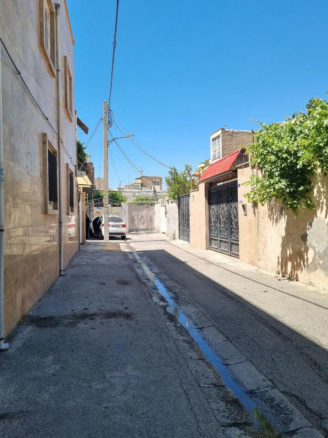 آپارتمان ۳ طبقه یکجا به فروش میرسد