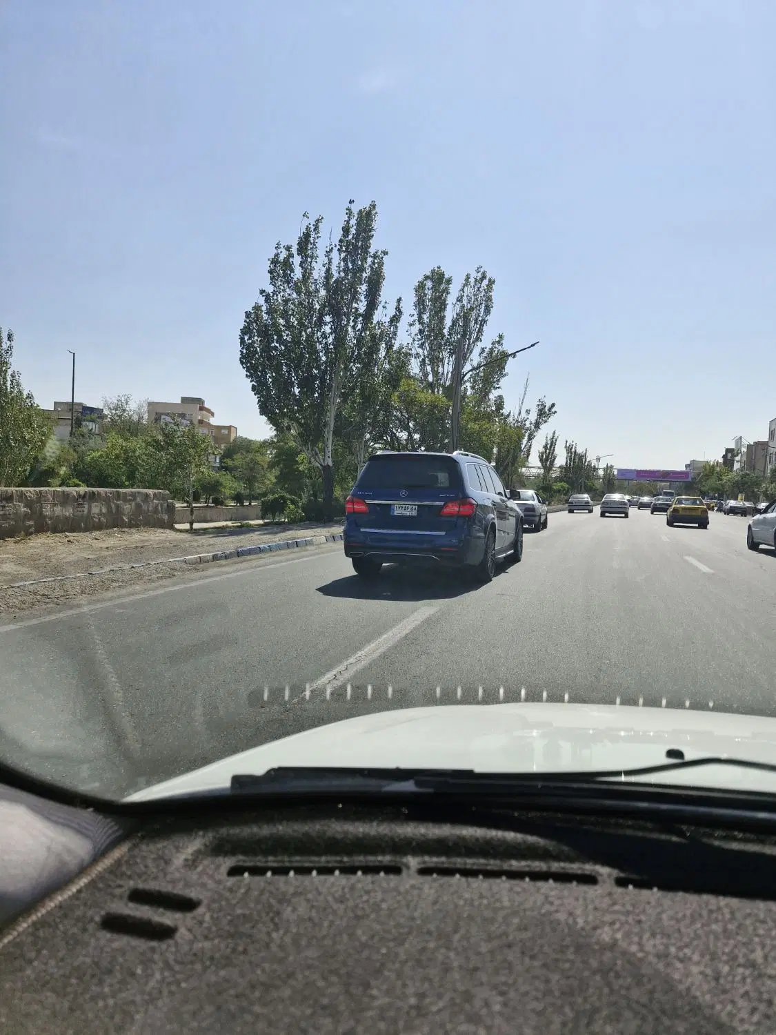 پارکینگ فقط برای روزها اطراف میدان امام حسین