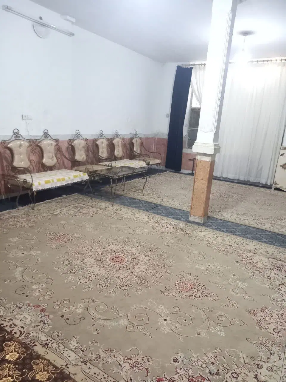 ویلایی ۲۵۰ متری با حیاط و پارکینگ ۴ خودرو ،رضویه