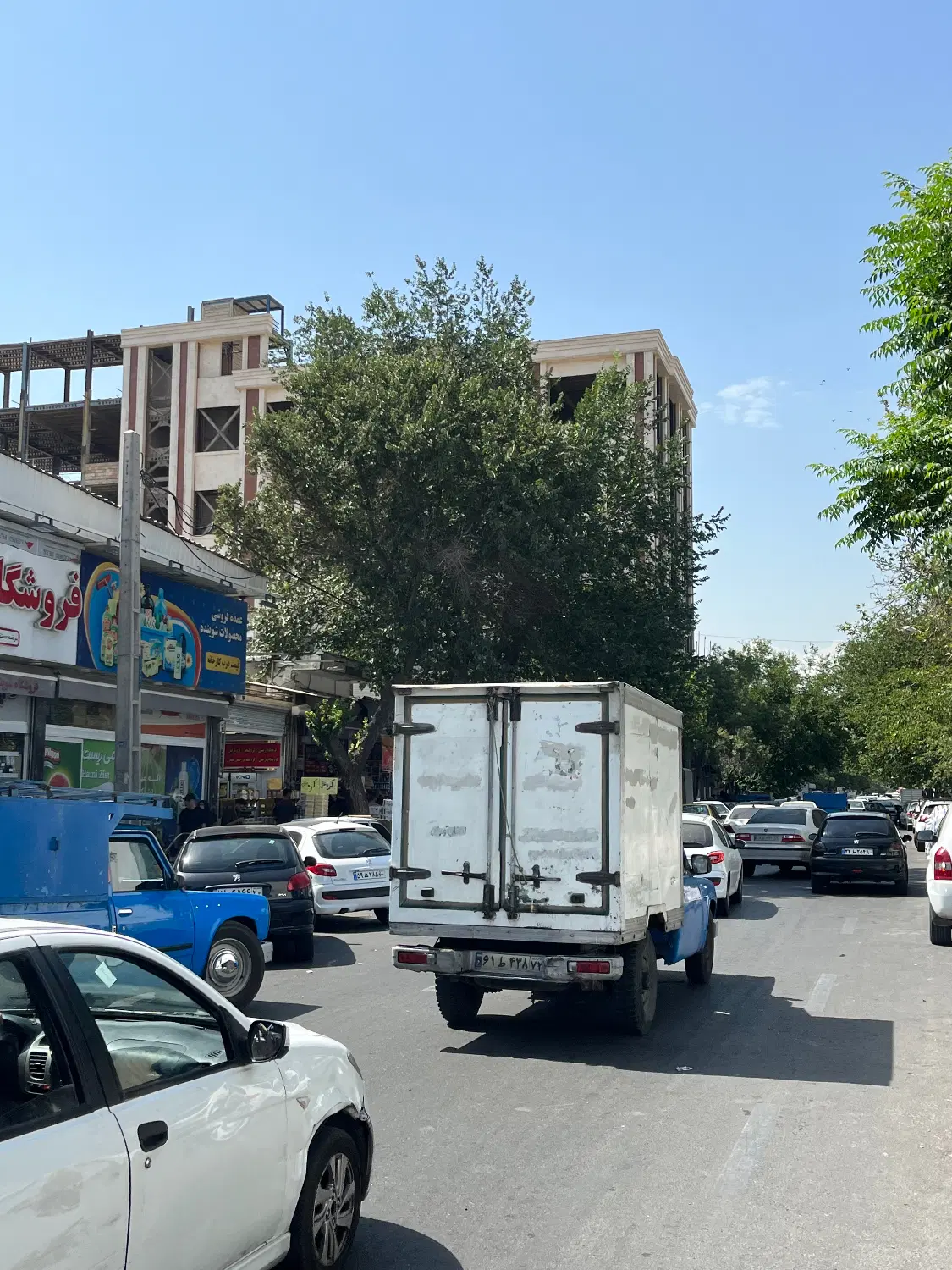 فروش مغازه بر اصلی انبار نفت(بازار مواد غذایی