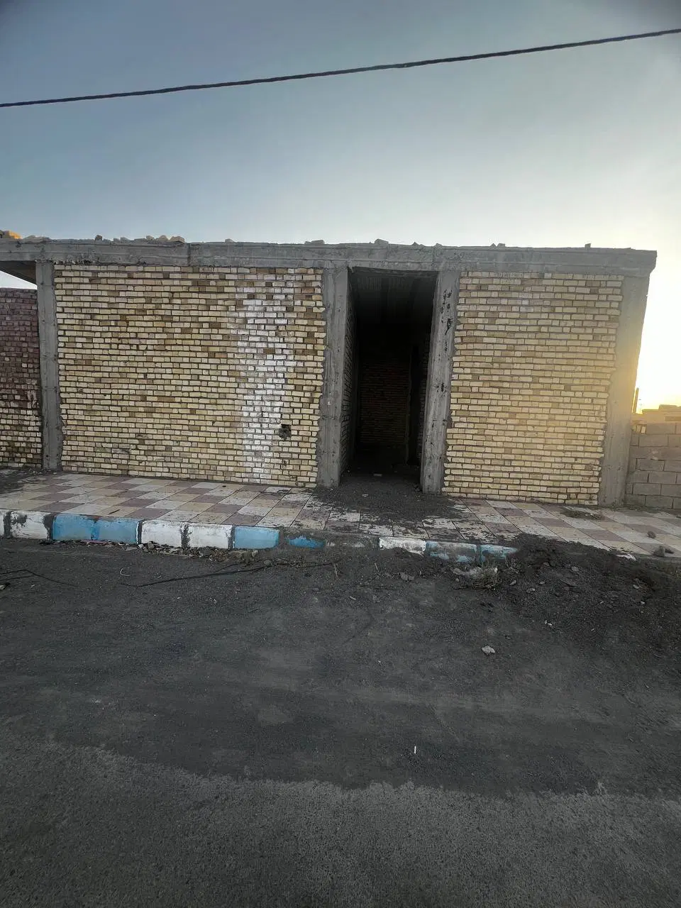 ساختمان نیم ساز