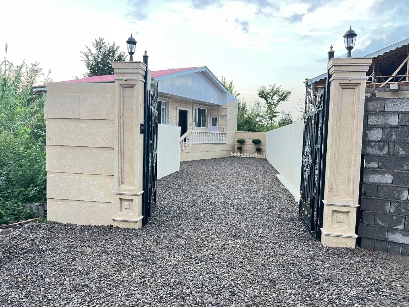 یک ویلا نوساز لاکچری