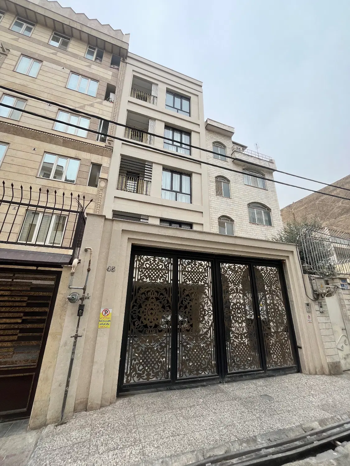 ۶۰ متری _ فول _ یکخواب _ بدون پارکینگ_ طبقه اول