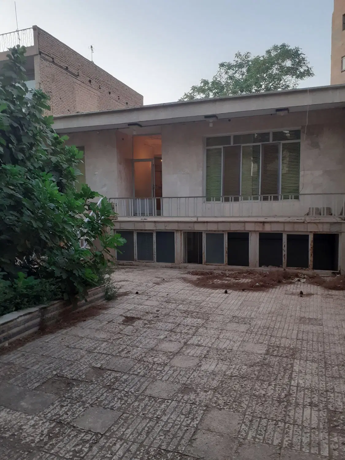 منزل ویلایی ۲۸۵متری اعیونی نشین قاضی زاده