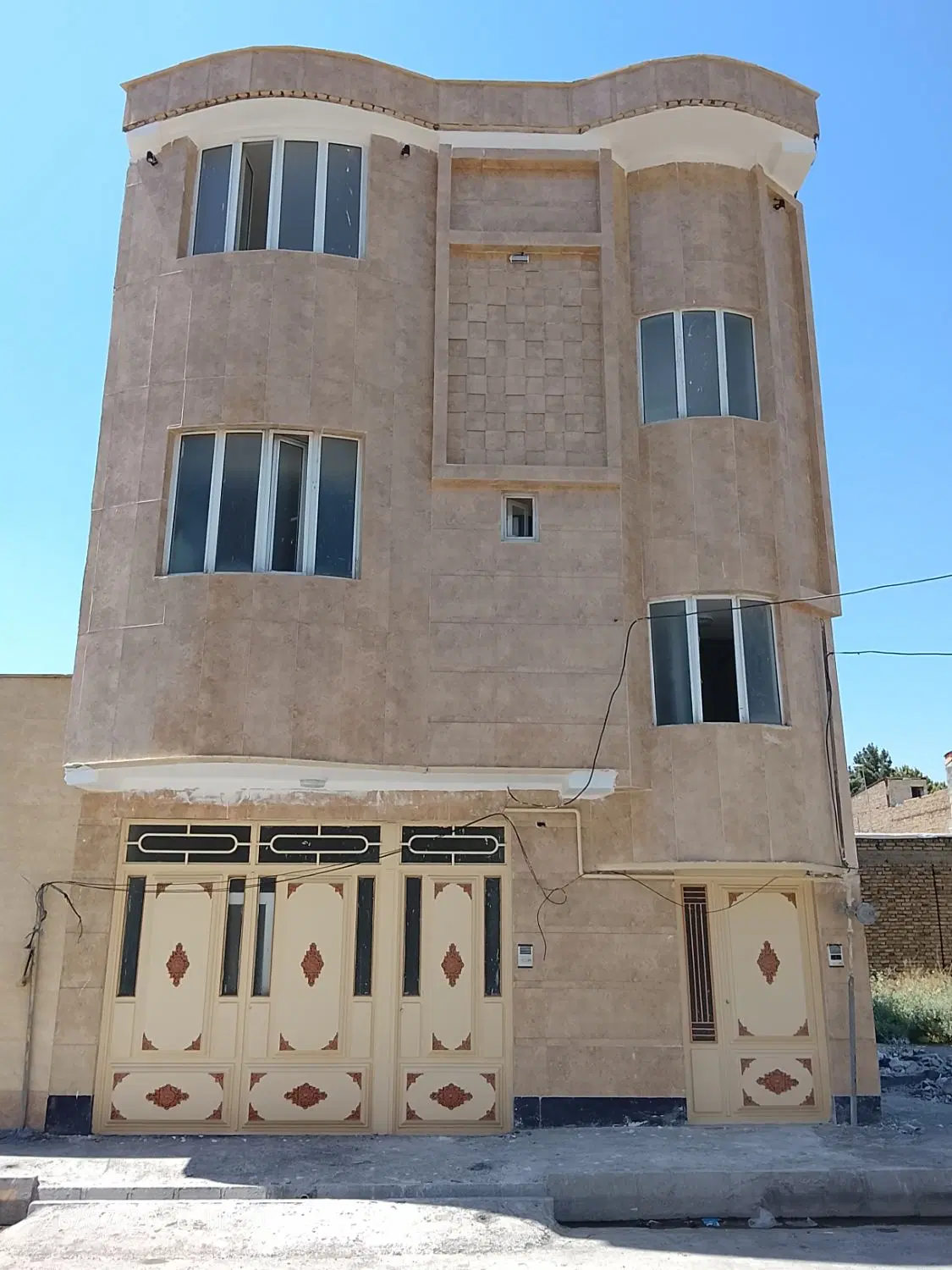 فروش حیاط