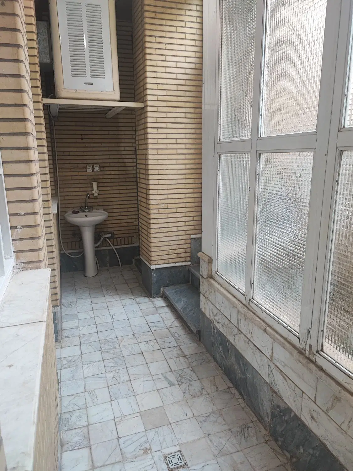 زیر زمین اجاره ای در ابتدا کلهری