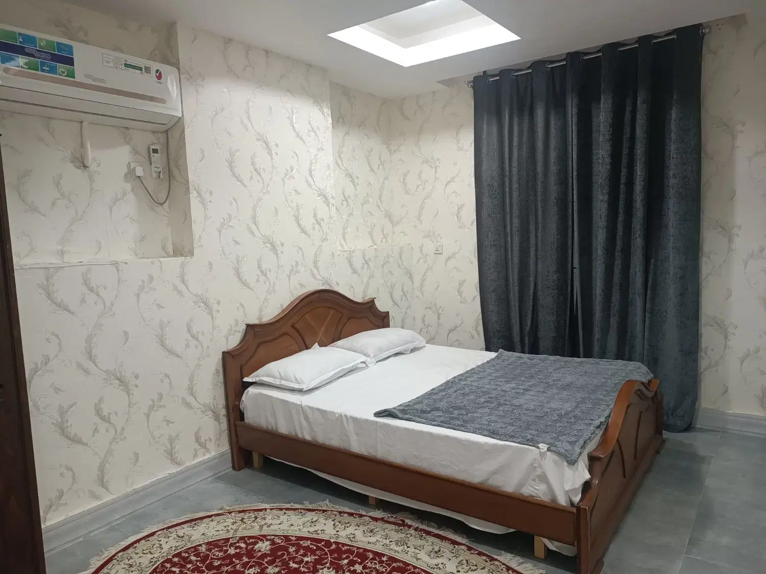 اجاره قشم دوخوابه آپارتمان نوساز بلوار اصلی