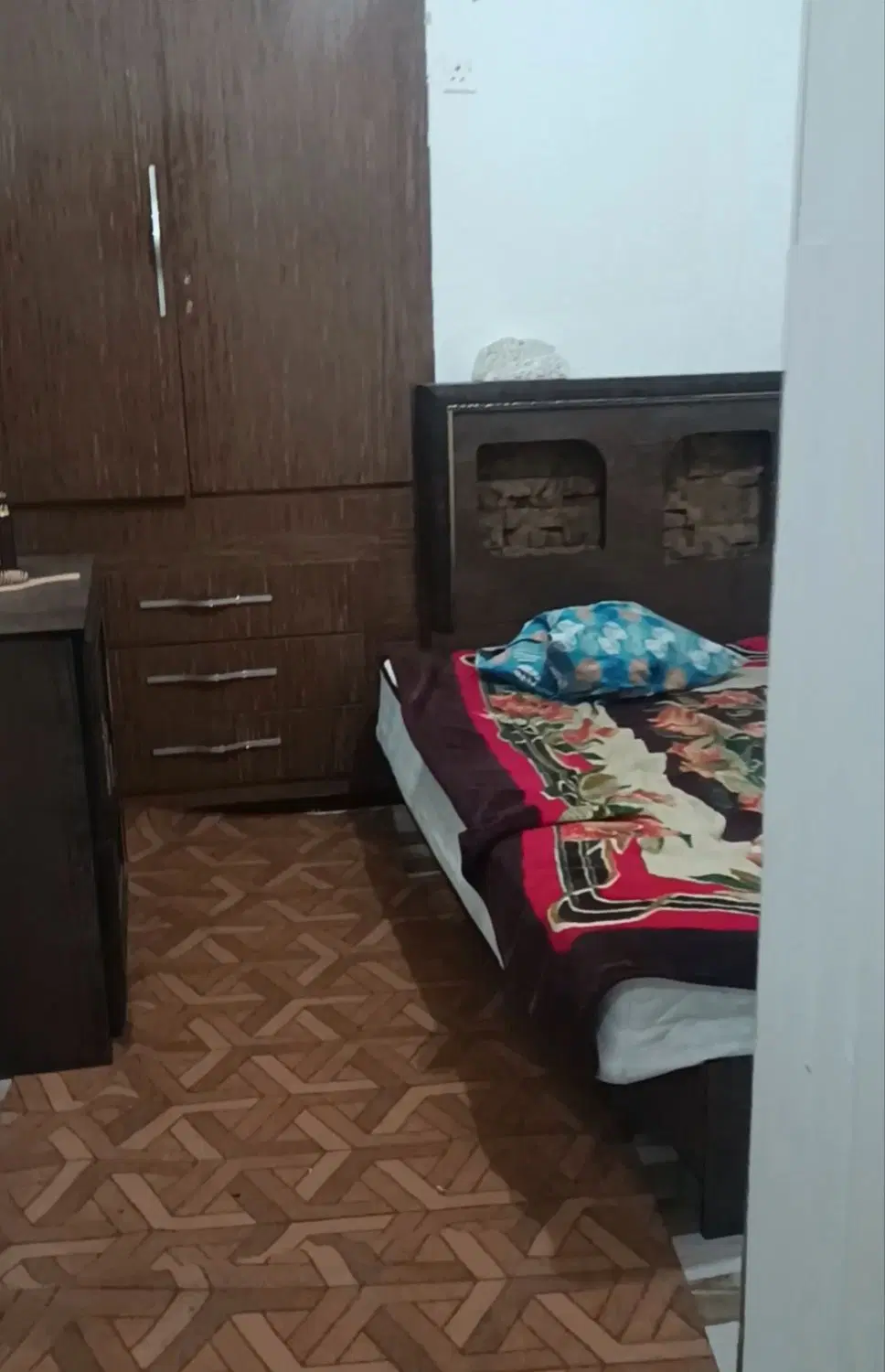 ممکو شهرک بعثت همکف پشت به پارک