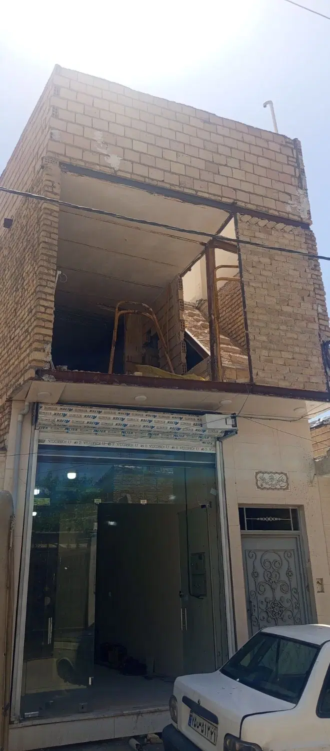 مغازه و خانه ۱۰۵ متری عمرآباد