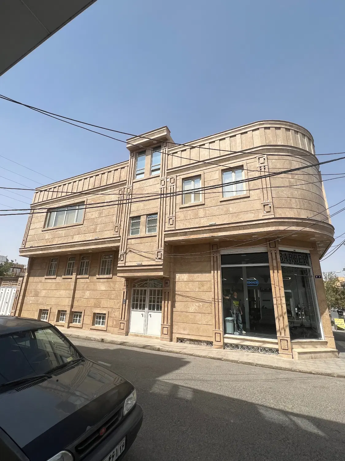 ساختمان مسکونی و تجاری