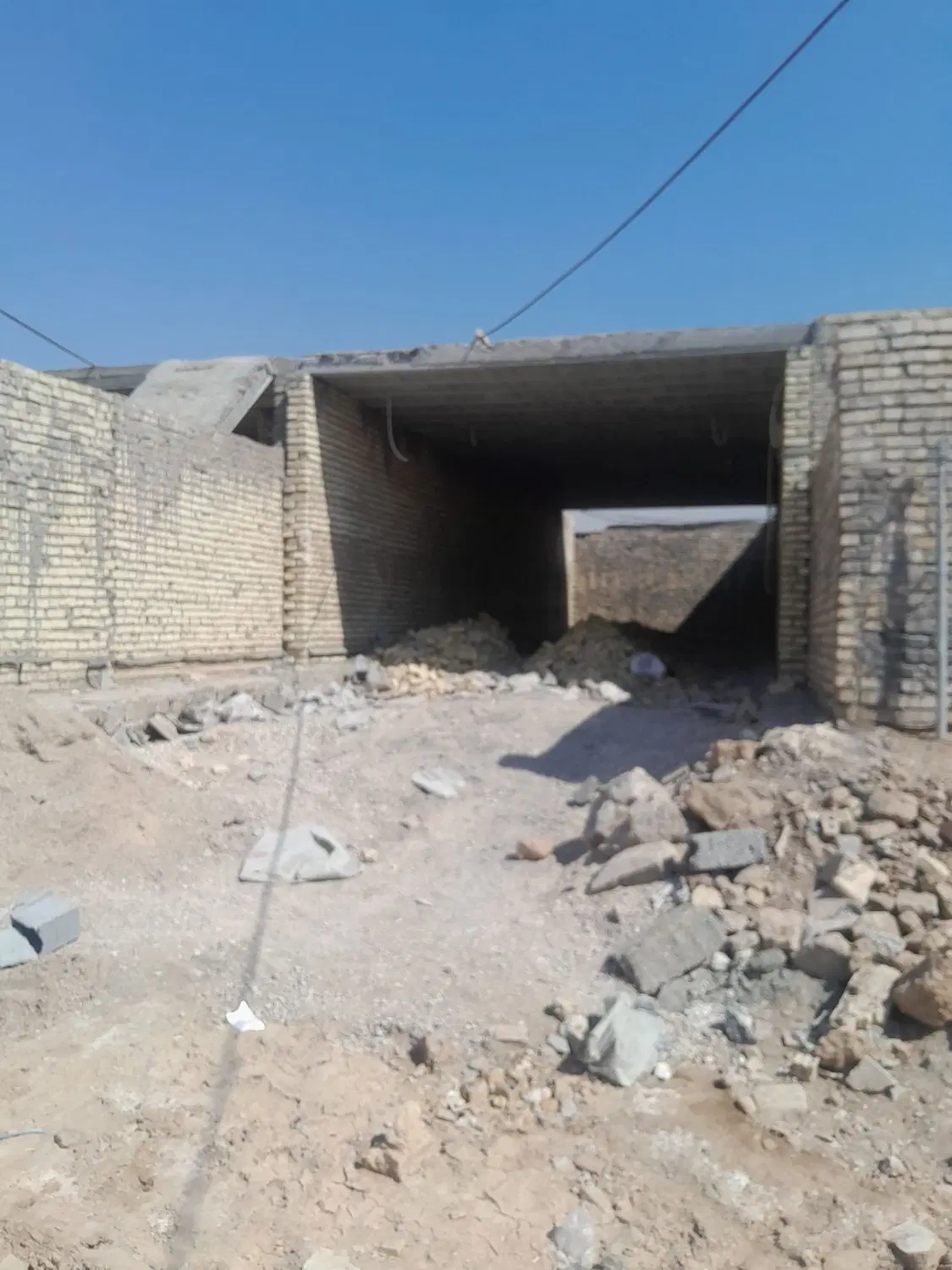 خانه ویلایی نیمه کاره با سند