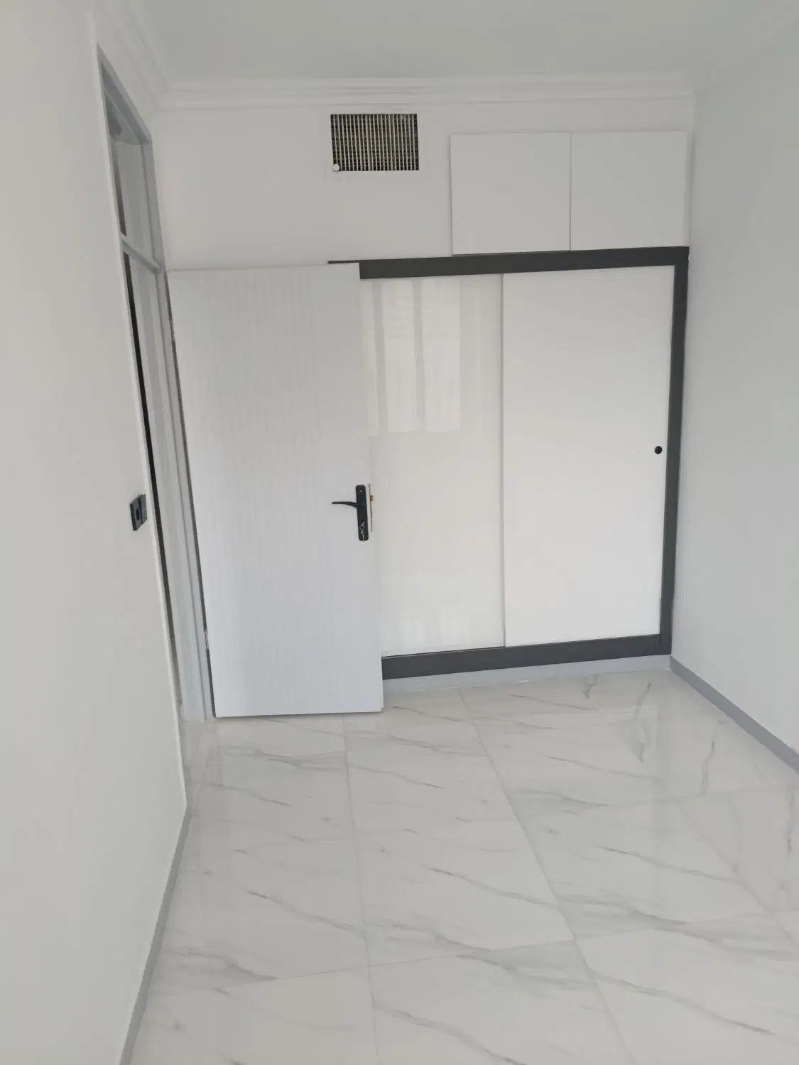 آپارتمان 86متری فول بازسازی شده