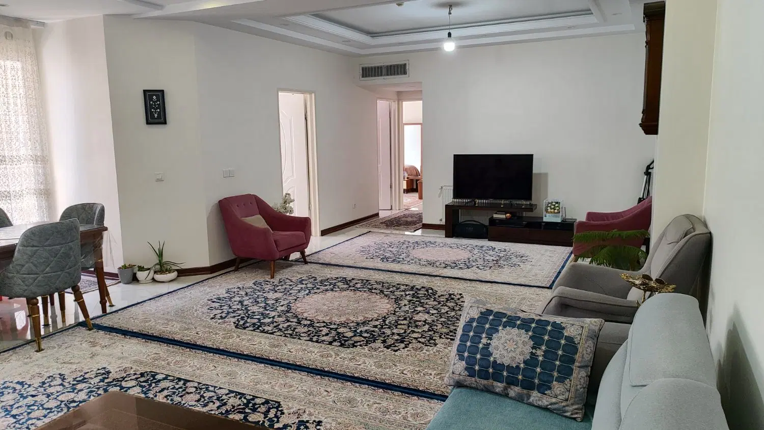 سه واحد آپارتمان 132متری و 98 متری 3خواب2 پارکینگه
