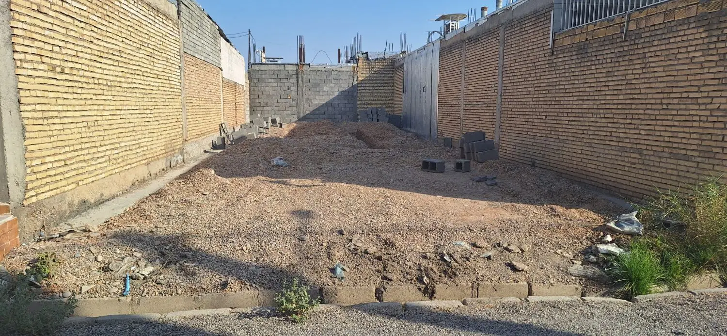 زمین ۱۸۵ متری
