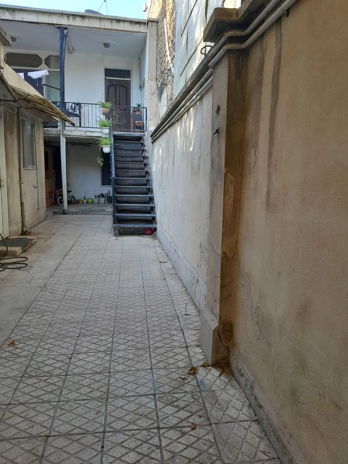 خانه کلنگی. حیاط دار