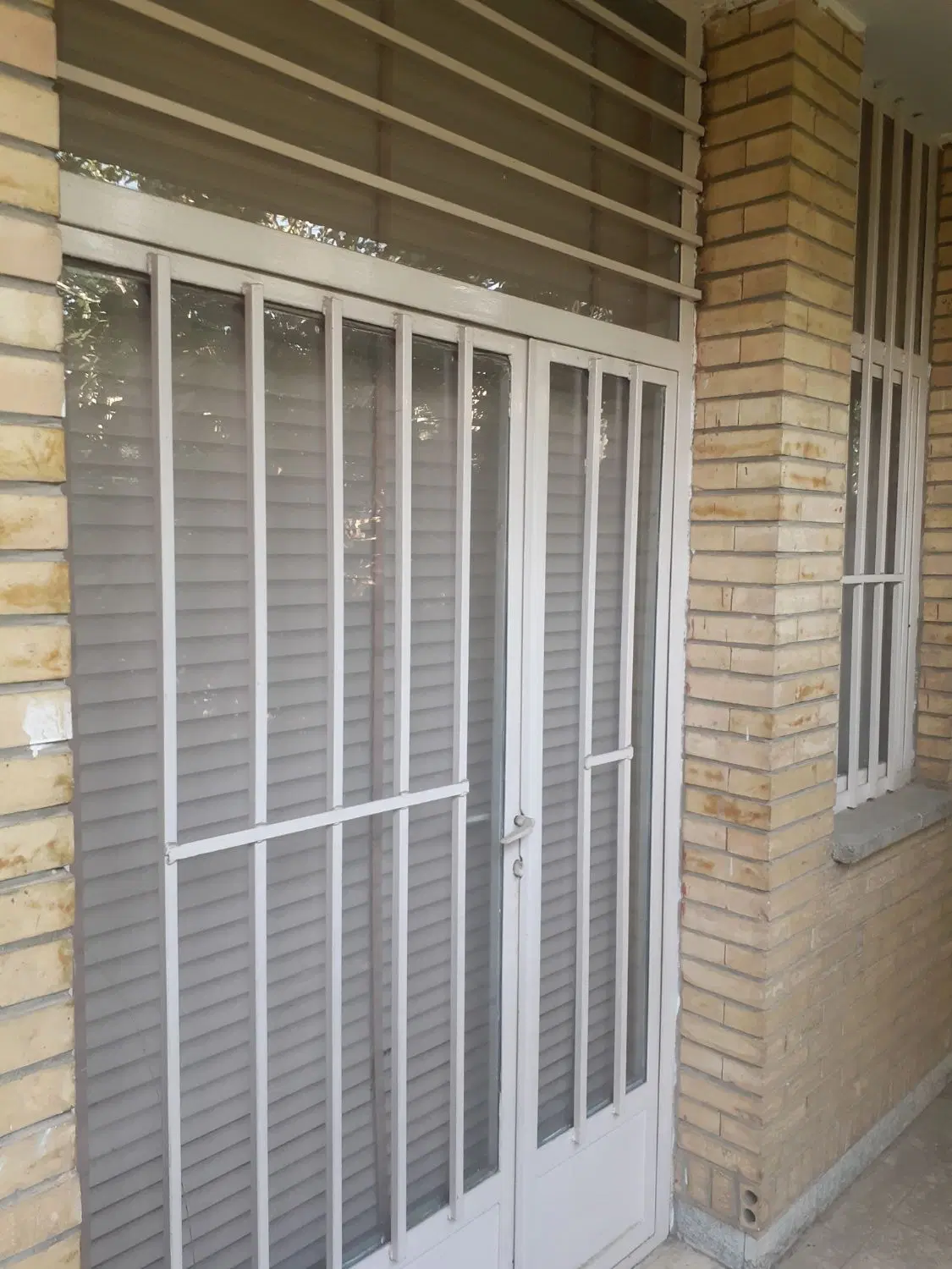 منزل ویلایی دو طبقه بر خیابان مناسب برای دفتر کار