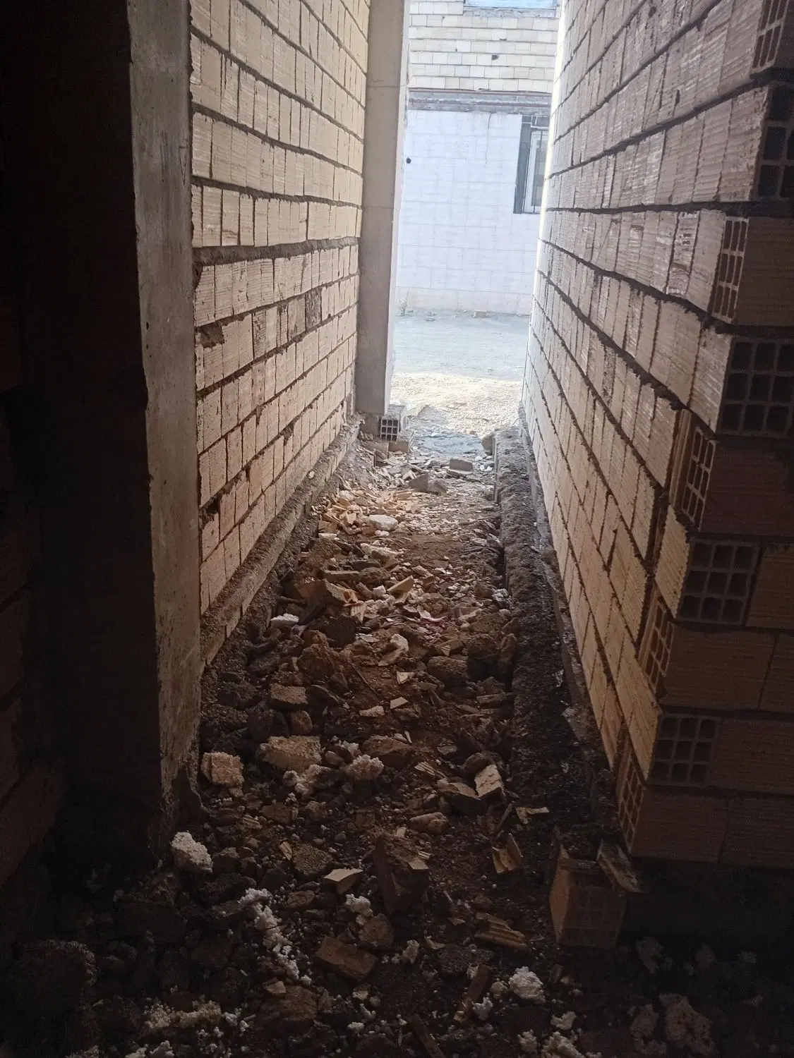 سویت ۵۵ متری نیمه کاره حمیدیان