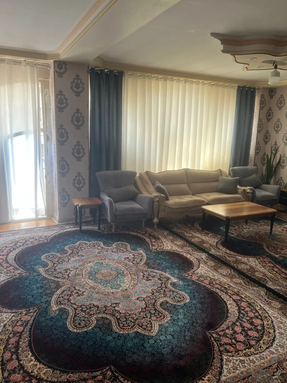 ۸۵ متر گلستان