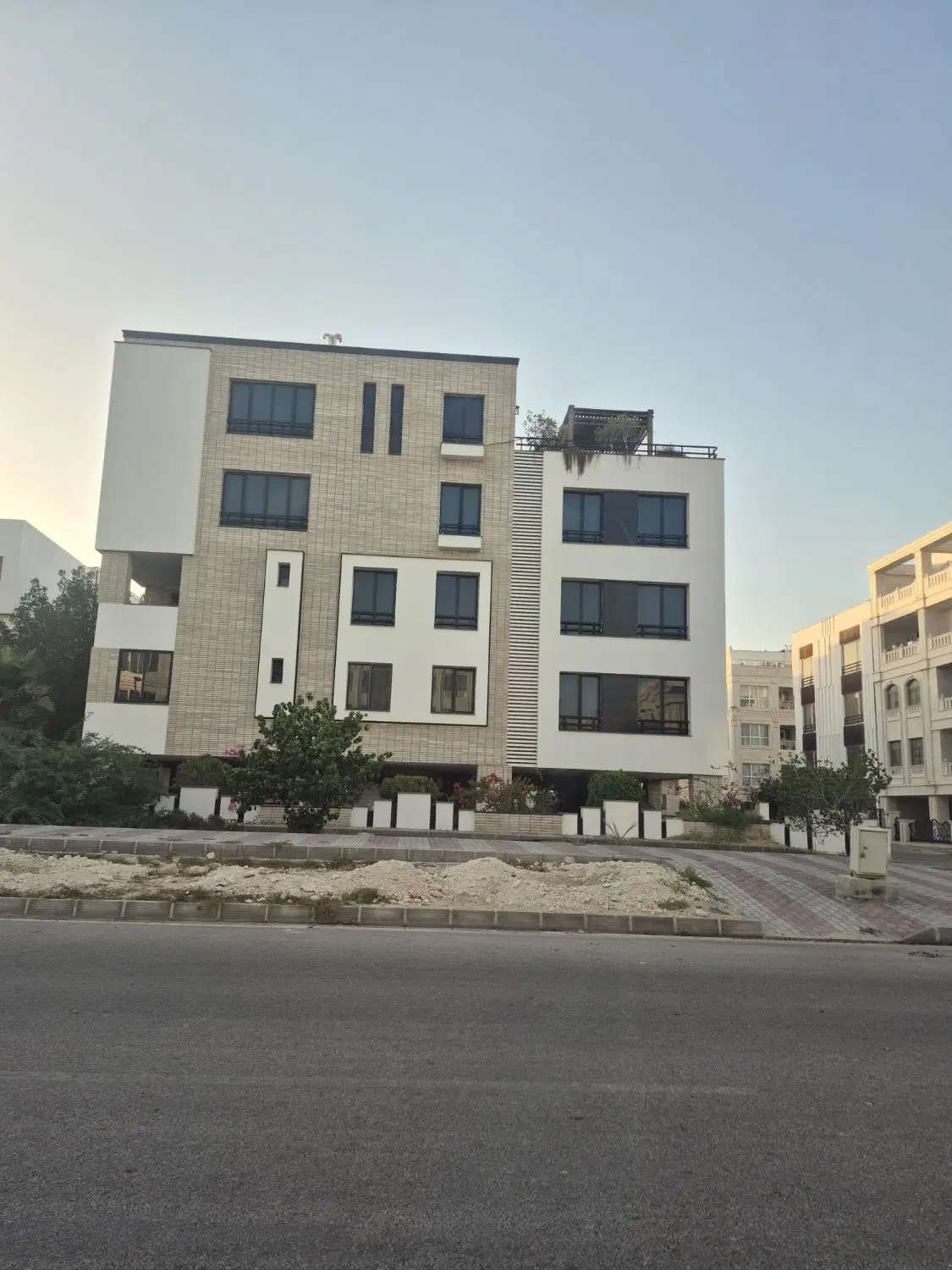 نوبنیاد سه 84متری دو نبش بدونه مشرف پاسارگاد