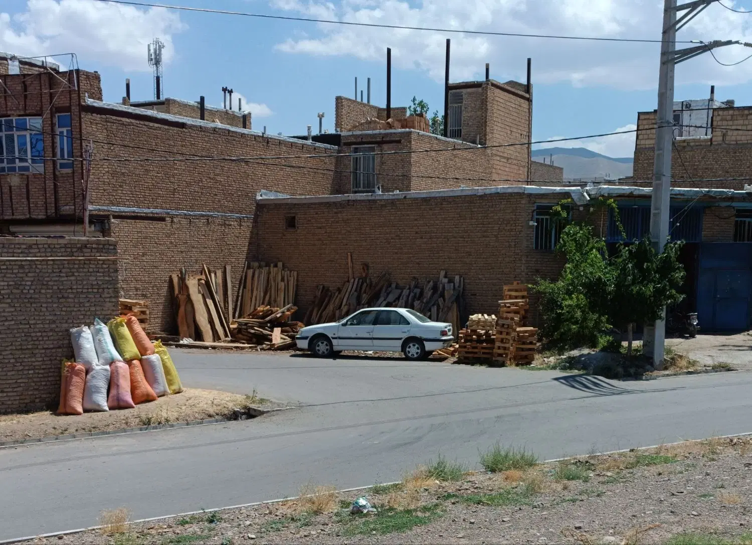 زمین کارگاهی مسکونی