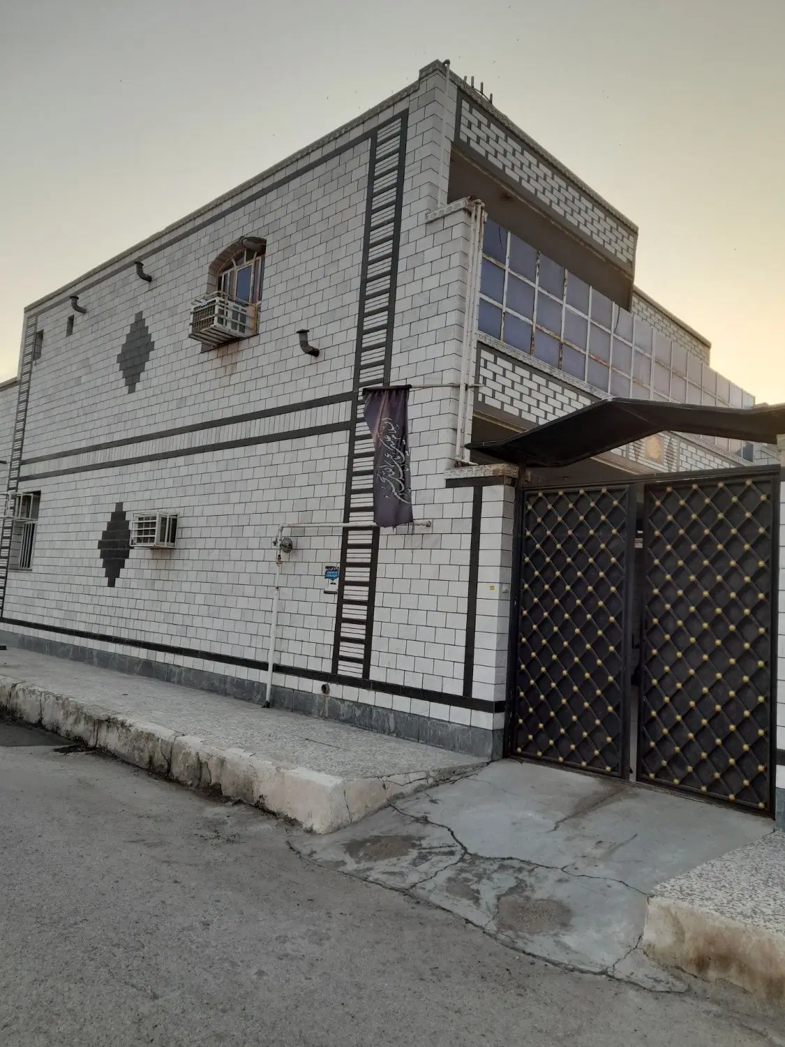 خونه واقع در اخرسفالت