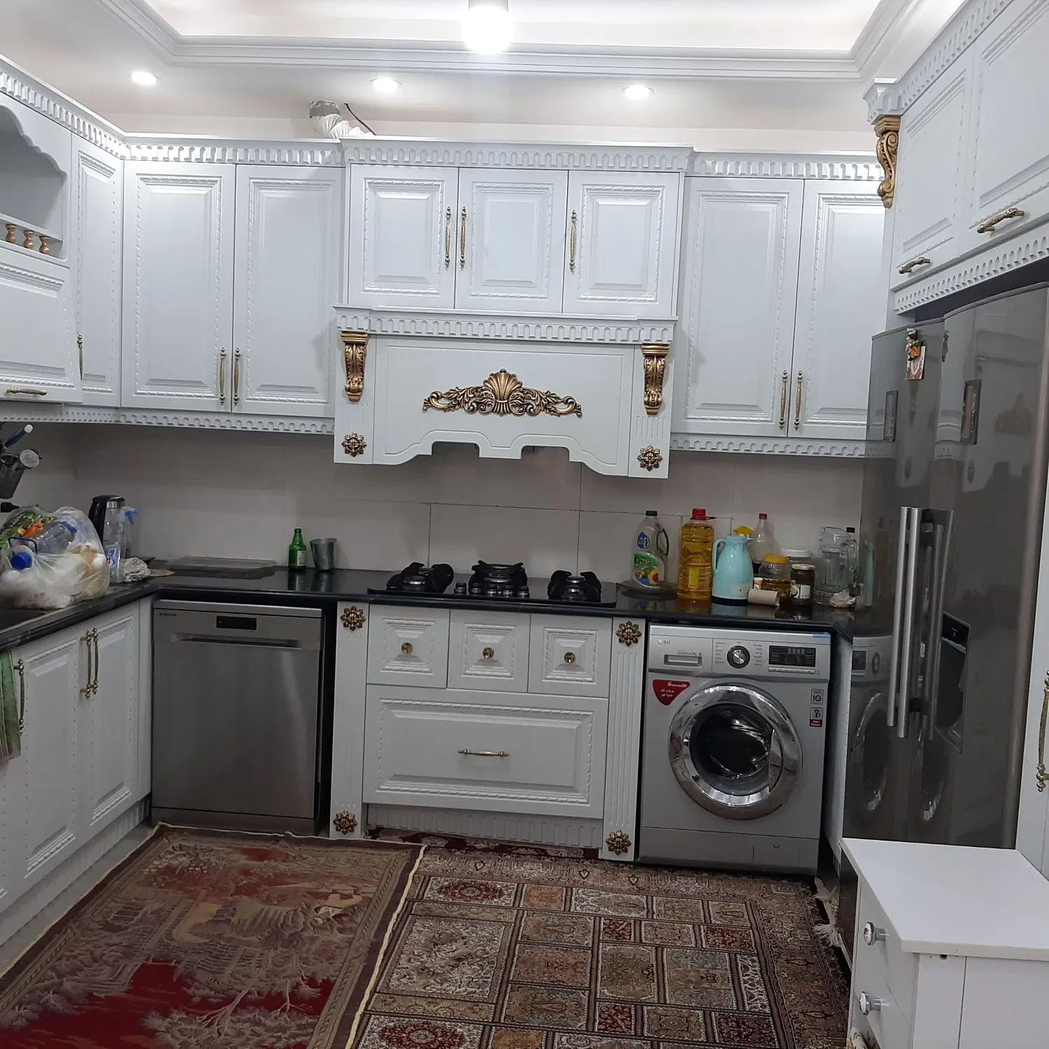 خانه مسکونی دارای ۵۰ متر تجاری