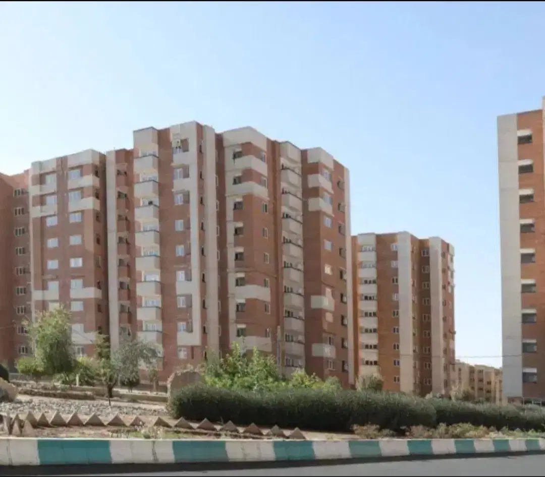 آپارتمان مجتمع اندیشه آزادشهر