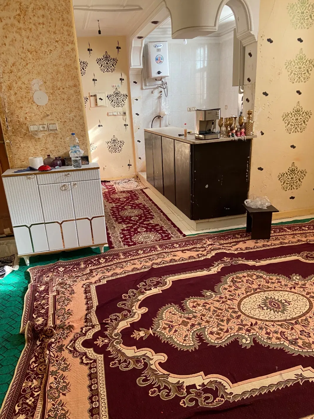واحد ۵۰متری چهار راه فاطمیه سر خیابان اصلی